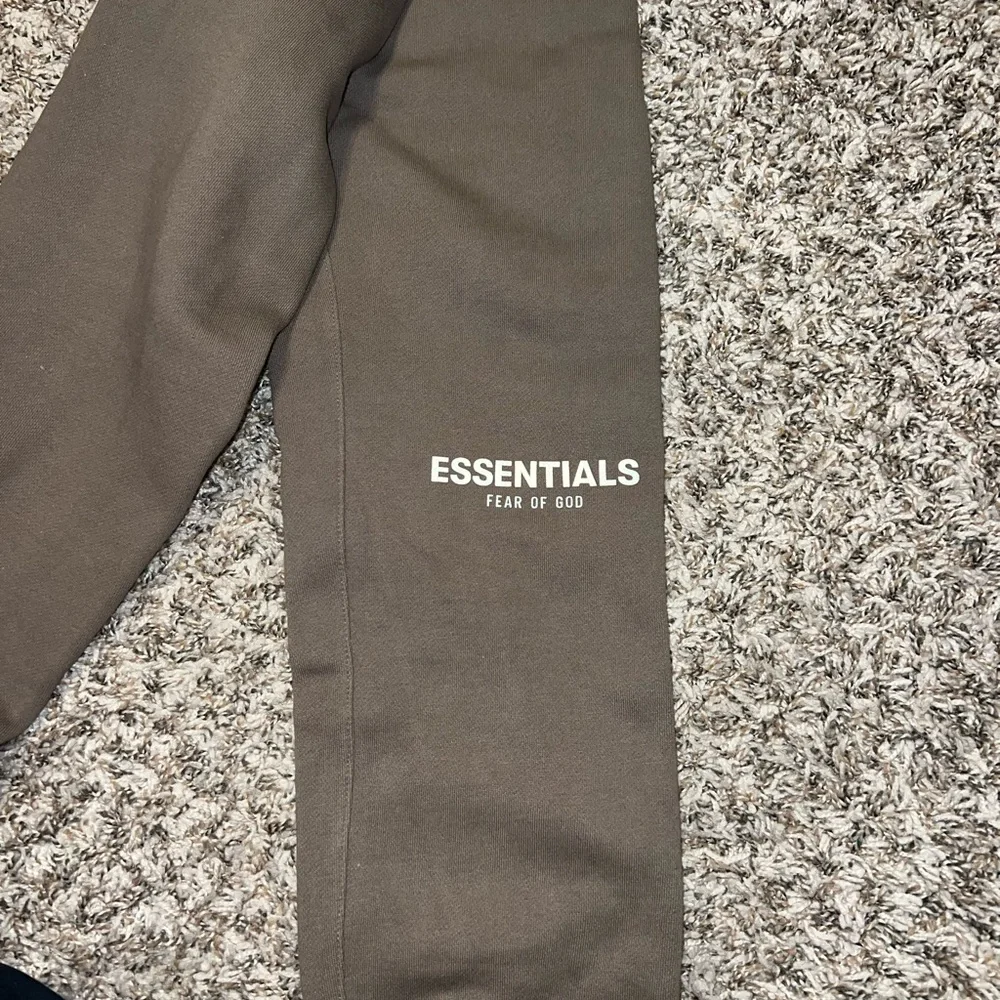Brown essential sweatpants - Picture 2 of 3
